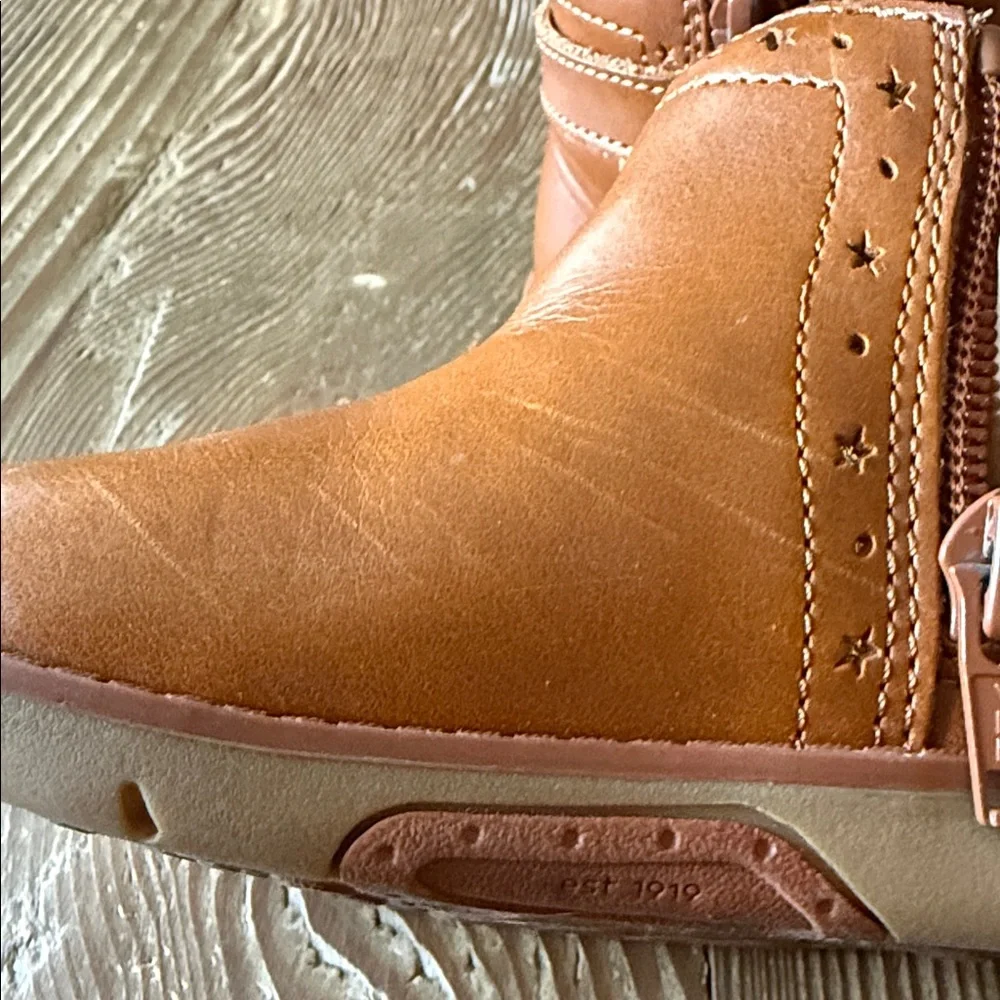 Stride rite SRT Agnes brown boots 8M zip side mild scratches need shoe shine